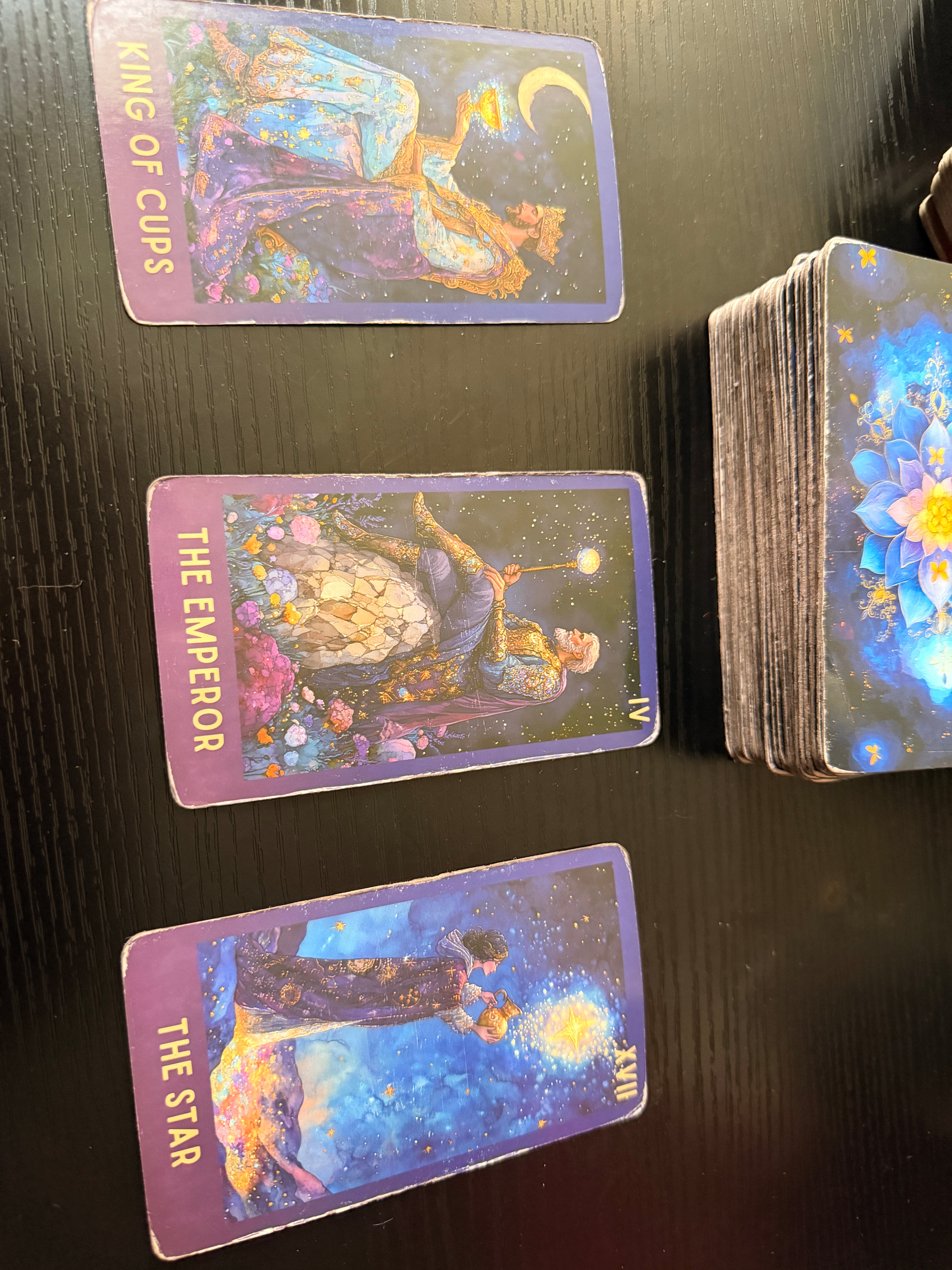 3 card pull ( 1 Q or what you want to focus on, Or General )